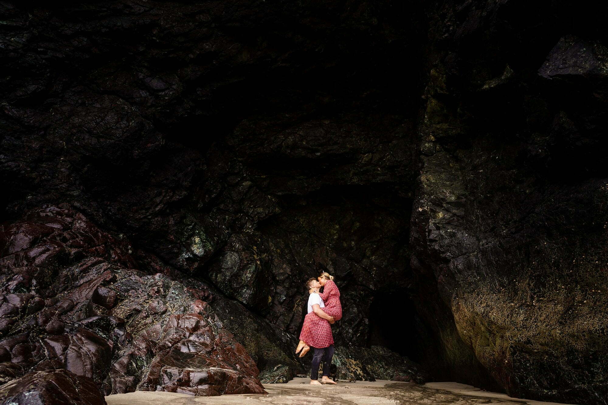 wedding proposal photos in the caves at kynance cove
