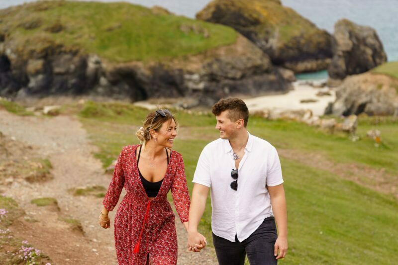 Stunning wedding proposal at Kynance Cove 26 cornish cliffs wedding propsal