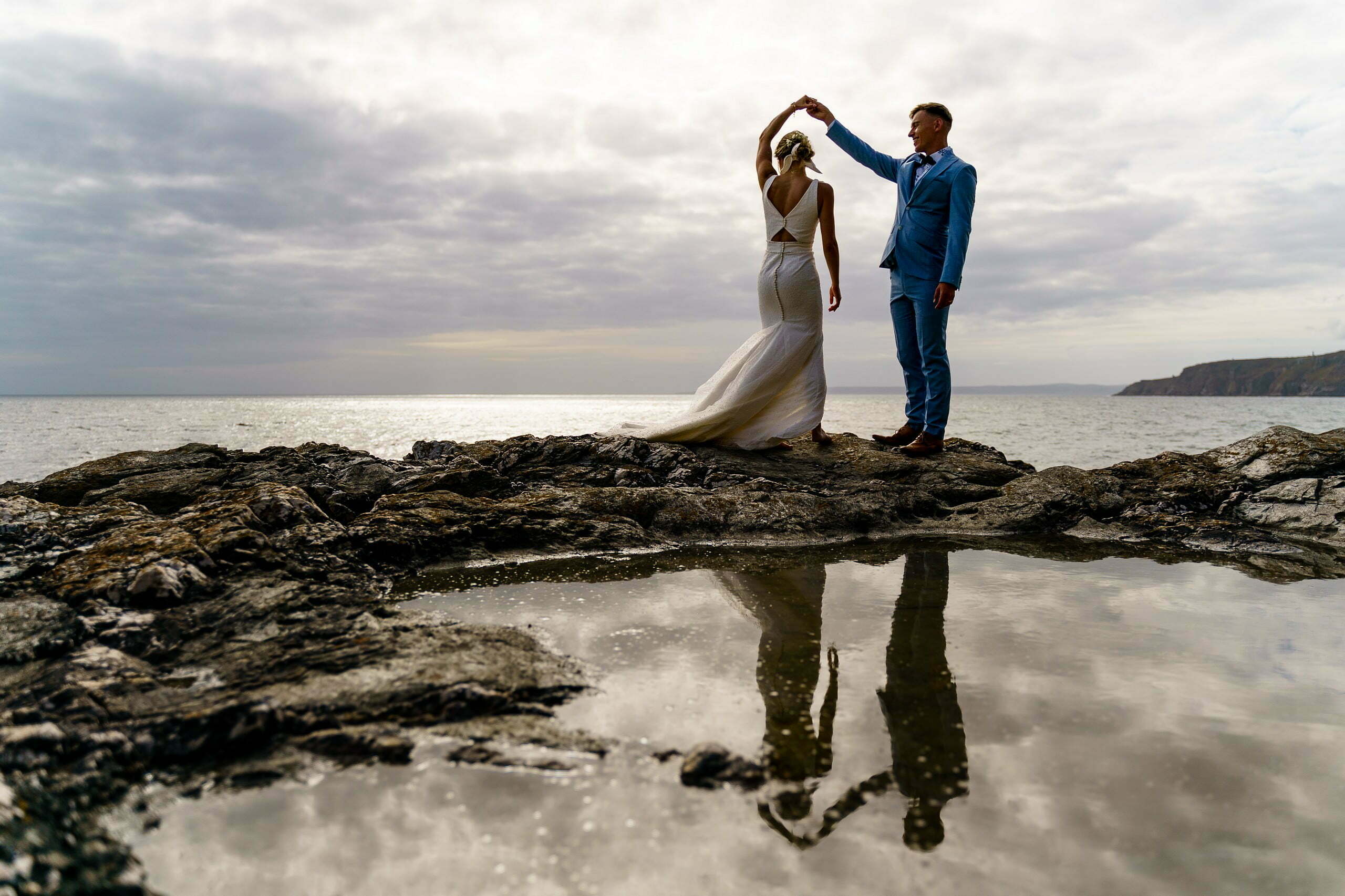 wedding photography on the rocks in cornwall